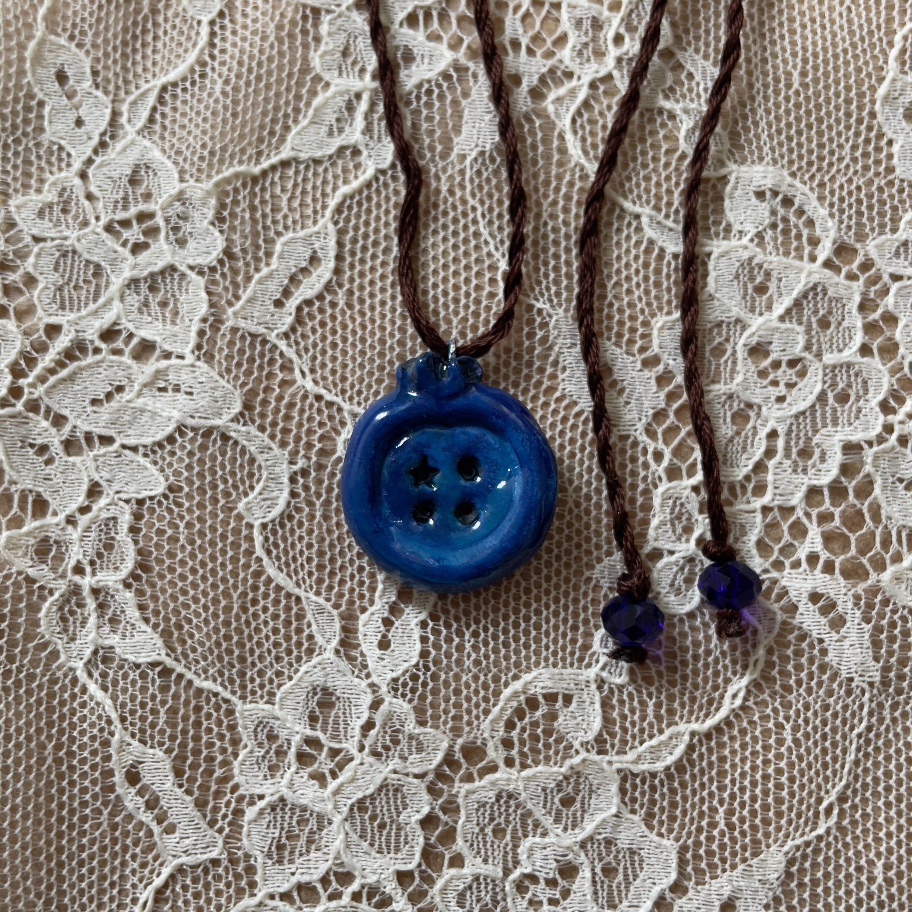 martwa natura » blueberry button necklace