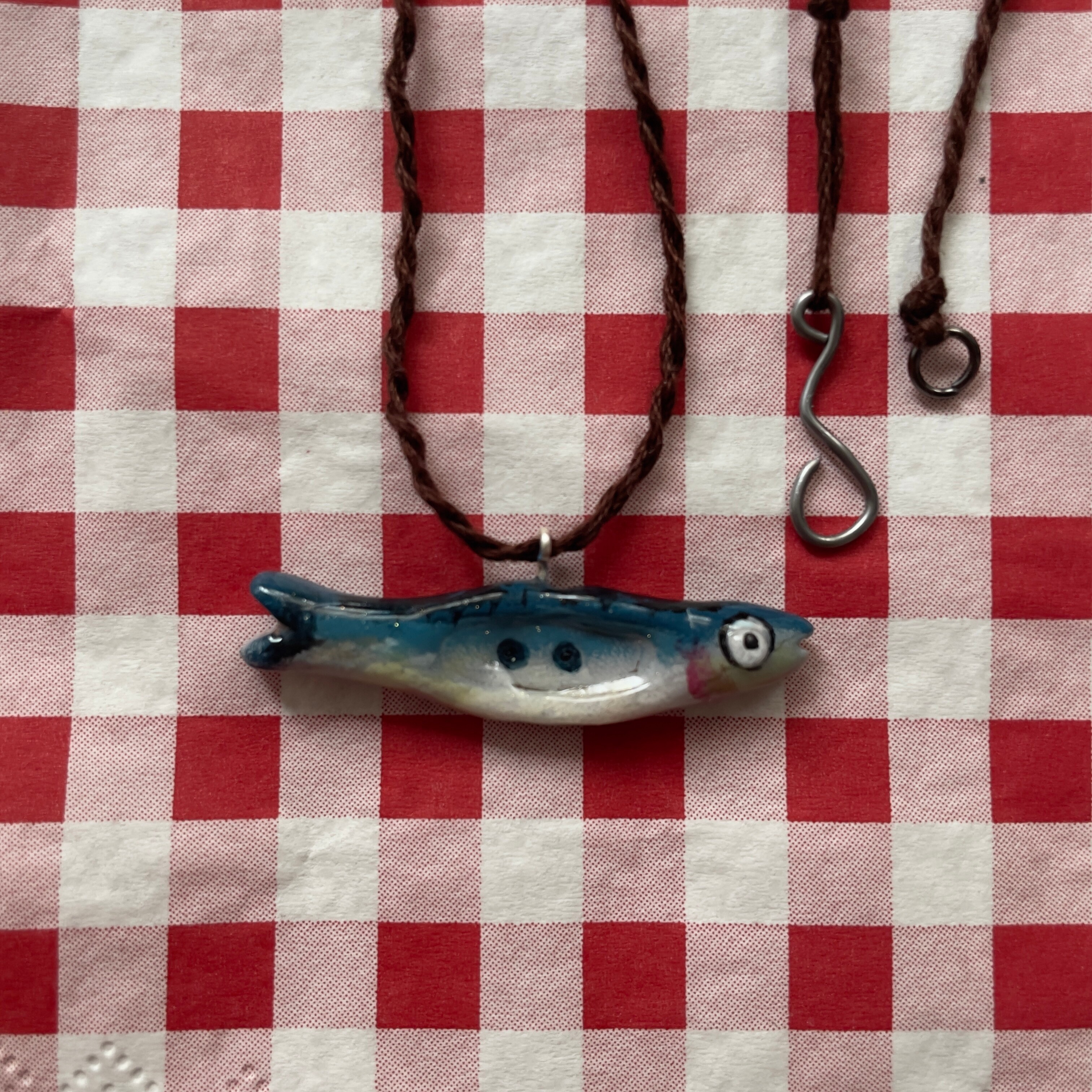 martwa natura » sardine button necklace