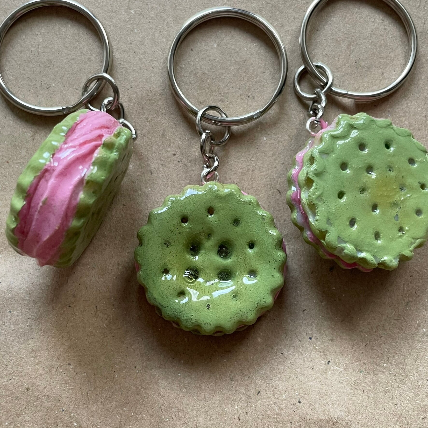 martwa natura » strawberry matcha cookie button keychain
