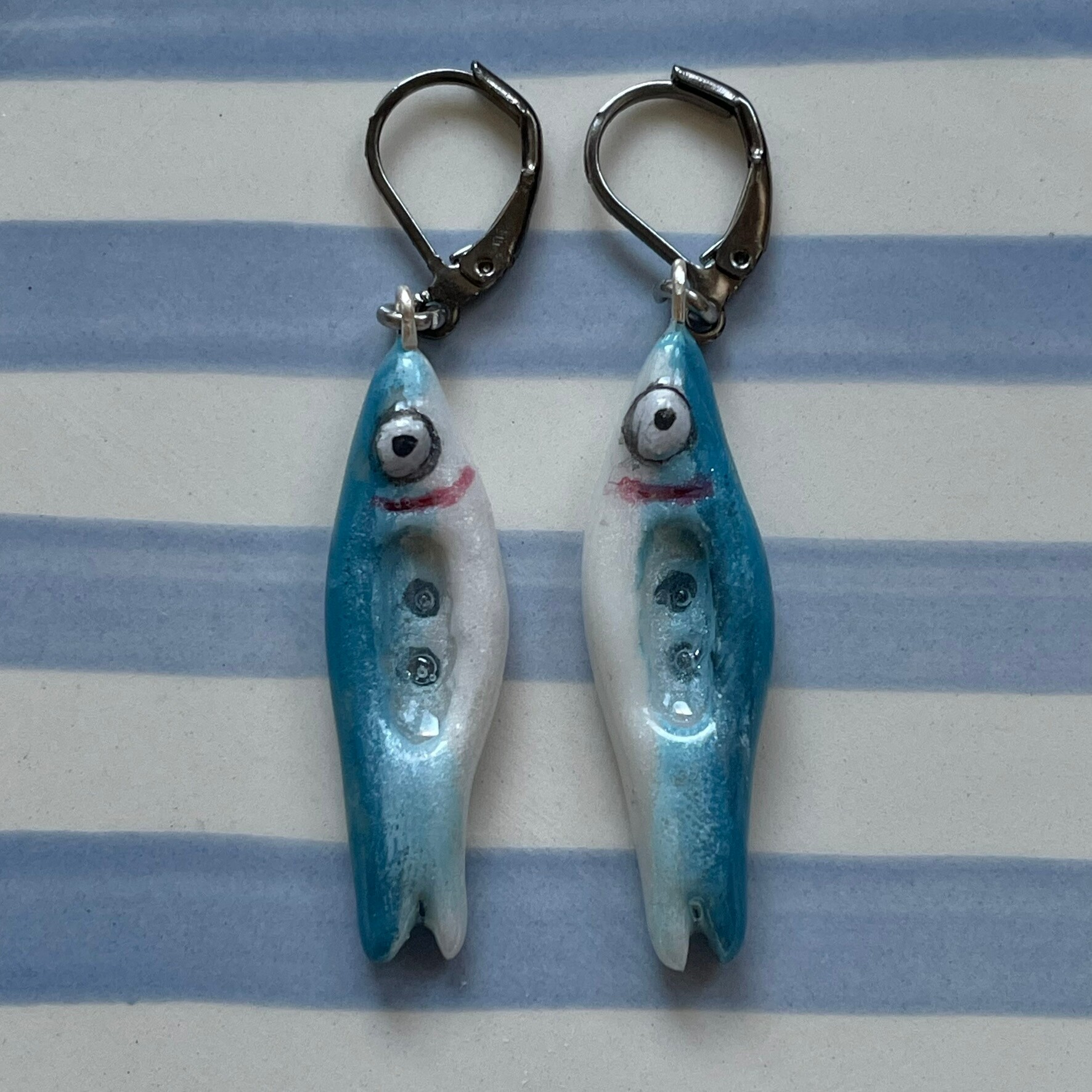martwa natura » sardine button earrings